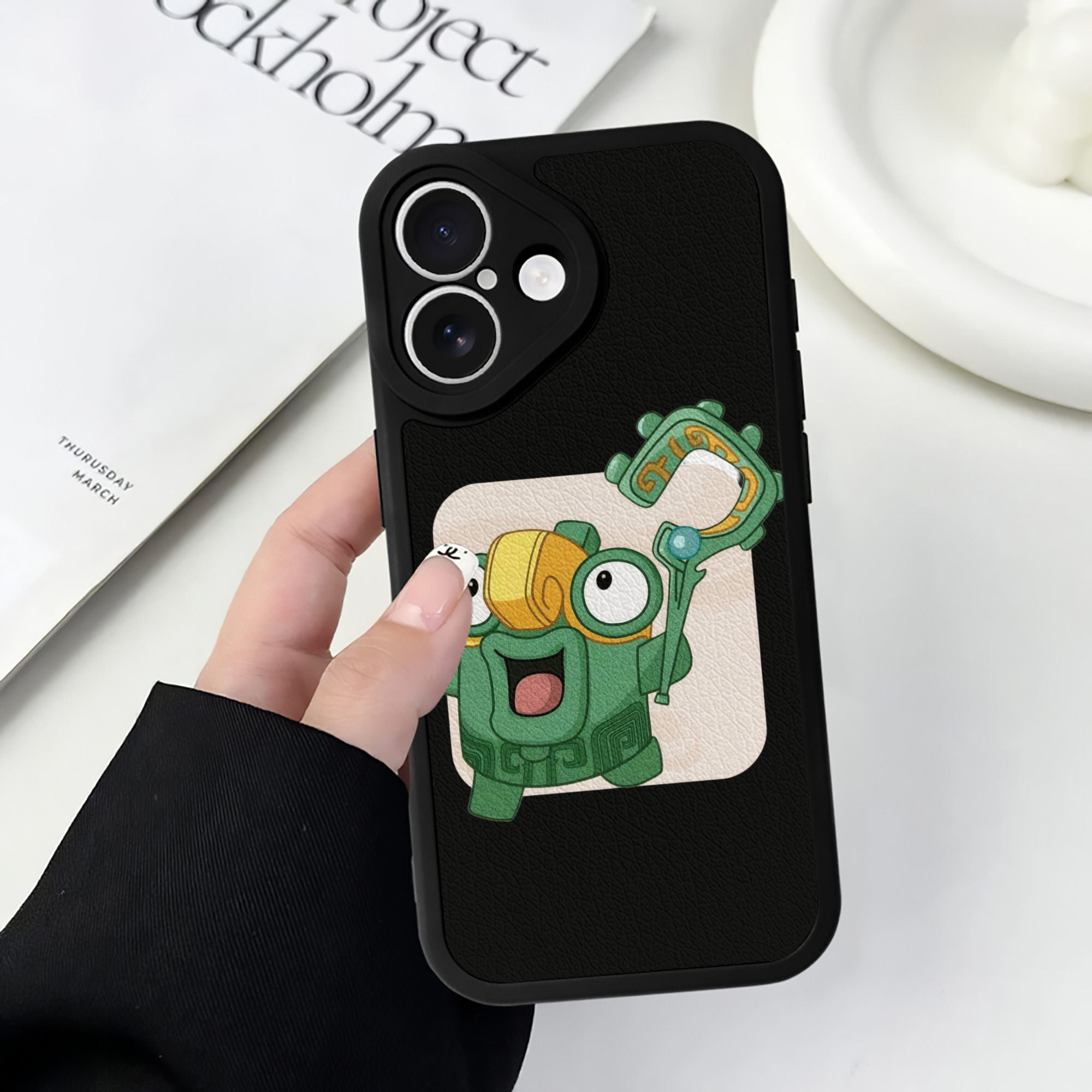 （画像用） Ne Zha 2 ナタ 魔童の大暴れ 【iPhone 16シリーズ対応】シリコンスマホケース（レザー調） 材質：シリコン